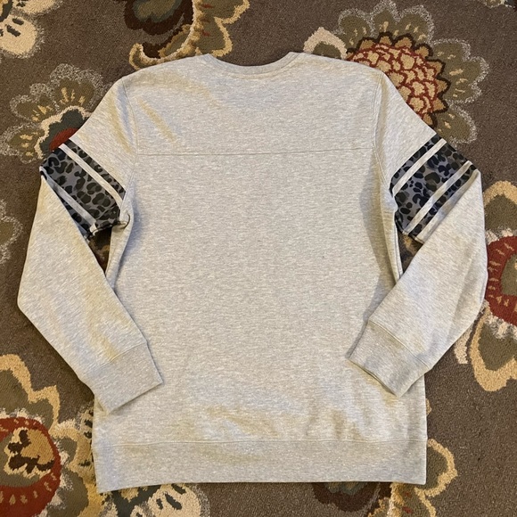 On The Byas Leopard Crewneck - Picture 6 of 6